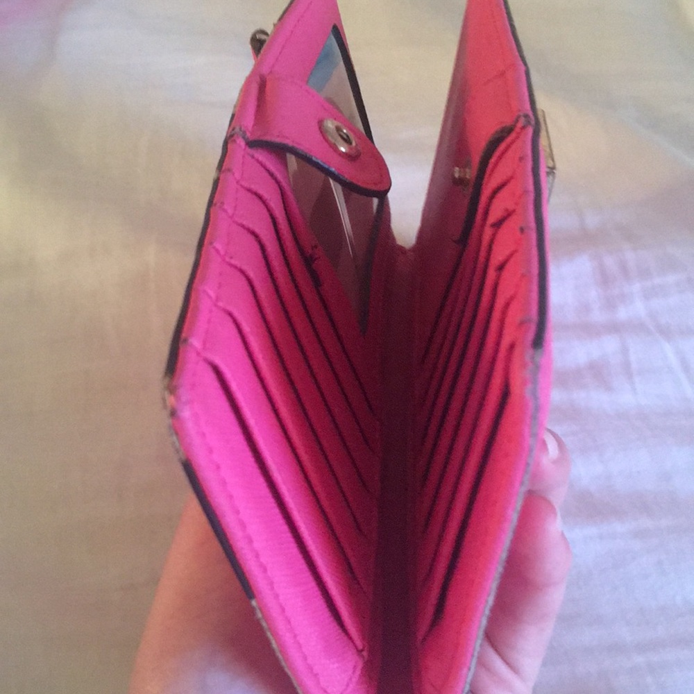 Pink Wallet - Picture 6 of 6